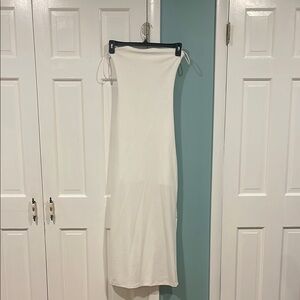 Chic Strapless White Dress with Lace-Up Detail